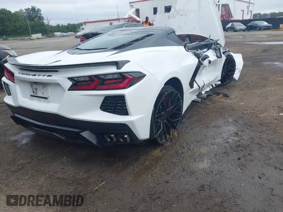 2022 Chevrolet Corvette 1LT z VIN 1G1YA2D46N5115116, wystawiony jako IAAI lot #43046918 z przebiegiem 19 224 mil mil oraz . Historia ofert i sprzedaży dostępna na DreamBid. Obrazek 4.