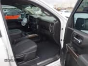 ✅ 2019 Chevrolet Silverado 1500 RST • VIN: 1GCUYEED7KZ349996 • Lot: 42478510. Wystawiony na IAAI z przebiegiem 111 413 mil. Bezpłatny archiwum sprzedaży aukcyjnych z USA i szczegółowy raport historii pojazdu na DreamBid. Zdjęcie 5.