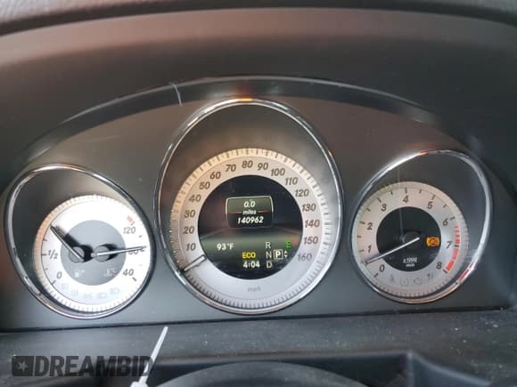 ✅ 2014 Mercedes-Benz GLK 350 • VIN: WDCGG5HB4EG269463 • Lot: 92421145. Listed on Copart with 140,962 mi. Free auction sales archive from the USA and detailed vehicle history report at DreamBid. Image 9.