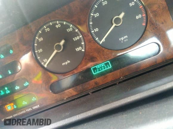 ✅ 1988 Jaguar XJ • VIN: SAJHV1648JC540850 • Lot: 42548351. Wystawiony na IAAI z przebiegiem 124 005 mil. Bezpłatny archiwum sprzedaży aukcyjnych z USA i szczegółowy raport historii pojazdu na DreamBid. Zdjęcie 7.