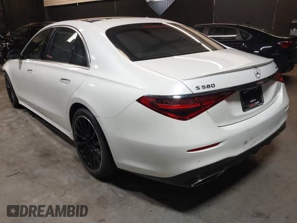 ✅ 2022 Mercedes-Benz S 580 • VIN: W1K6G7GB9NA131554 • Lot: 42401765. Listed on IAAI with 36,288 mi. Free auction sales archive from the USA and detailed vehicle history report at DreamBid. Image 3.