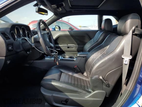 ✅ 2009 Dodge Challenger R/T • VIN: 2B3LJ54T49H603913 • Lot: 43987575. Wystawiony na Copart z przebiegiem 173 309 mil. Bezpłatny archiwum sprzedaży aukcyjnych z USA i szczegółowy raport historii pojazdu na DreamBid. Zdjęcie 7.