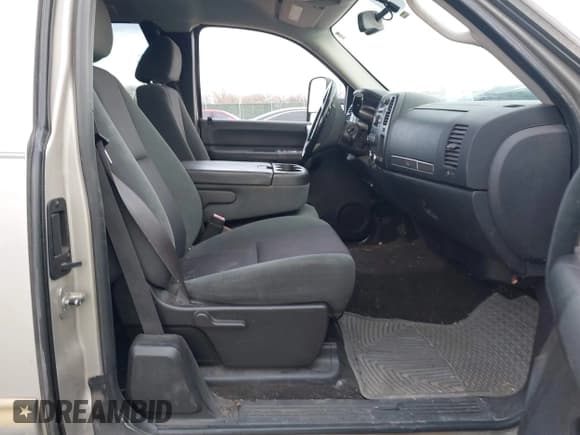 ✅ 2009 Chevrolet Silverado 2500HD LT • VIN: 1GCHK59K99E118997 • Lot: 41455430. Listed on IAAI with 175,911 mi. Free auction sales archive from the USA and detailed vehicle history report at DreamBid. Image 5.