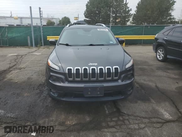 ✅ 2016 Jeep Cherokee Latitude • VIN: 1C4PJMCB3GW147940 • Лот: 69570725. Опубликован ранее на Copart с пробегом 87 389 миль. Бесплатный доступ к архиву аукционных продаж из США и подробный отчёт об истории автомобиля на DreamBid. Изображение 5.