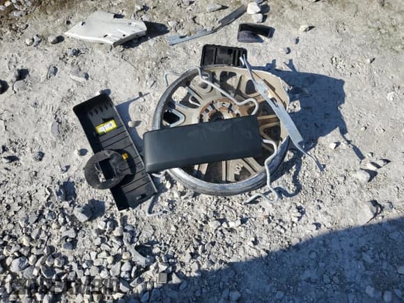 ✅ 2015 Ford Expedition Limited • VIN: 1FMJU2AT5FEF47611 • Lot: 66264185. Wystawiony na Copart z przebiegiem 122 401 mil. Bezpłatny archiwum sprzedaży aukcyjnych z USA i szczegółowy raport historii pojazdu na DreamBid. Zdjęcie 13.