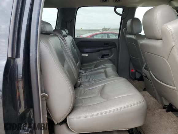 ✅ 2003 Chevrolet Suburban Z71 • VIN: 3GNFK16Z13G283712 • Лот: 41558395. Опубликован ранее на Copart с пробегом 292 008 миль. Бесплатный доступ к архиву аукционных продаж из США и подробный отчёт об истории автомобиля на DreamBid. Изображение 11.