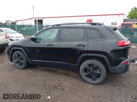 ✅ 2016 Jeep Cherokee Latitude • VIN: 1C4PJMCBXGW112540 • Lot: 42336449. Listed on IAAI with 94,774 mi. Free auction sales archive from the USA and detailed vehicle history report at DreamBid. Image 14.