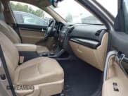 ✅ 2013 Kia Sorento EX • VIN: 5XYKUCA64DG353519 • Lot: 43027378. Listed on IAAI with 122,773 mi. Free auction sales archive from the USA and detailed vehicle history report at DreamBid. Image 5.