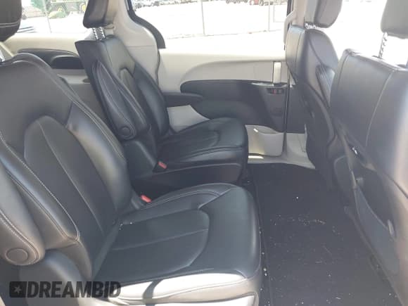 ✅ 2023 Chrysler Pacifica Hybrid Touring L • VIN: 2C4RC1L77PR618204 • Lot: 42736280. Wystawiony na IAAI z przebiegiem 74 611 mil. Bezpłatny archiwum sprzedaży aukcyjnych z USA i szczegółowy raport historii pojazdu na DreamBid. Zdjęcie 8.