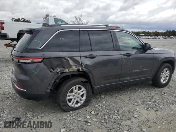 ✅ 2023 Jeep Grand Cherokee Altitude • VIN: 1C4RJGAG3PC546826 • Lot: 90518525. Wystawiony na Copart z przebiegiem 32 355 mil. Bezpłatny archiwum sprzedaży aukcyjnych z USA i szczegółowy raport historii pojazdu na DreamBid. Zdjęcie 3.