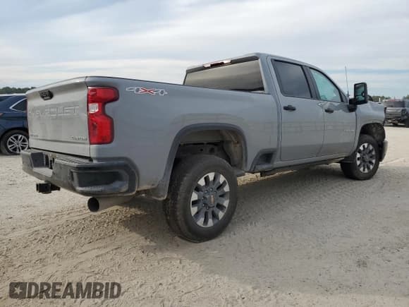 ✅ 2024 Chevrolet Silverado 2500HD Custom • VIN: 2GC4YMEY2R1251796 • Lot: 90911515. Wystawiony na Copart z przebiegiem 35 634 mil. Bezpłatny archiwum sprzedaży aukcyjnych z USA i szczegółowy raport historii pojazdu na DreamBid. Zdjęcie 3.