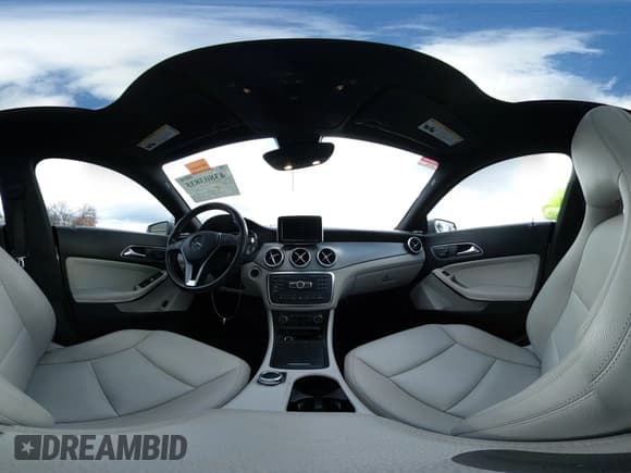 ✅ 2014 Mercedes-Benz CLA 250 • VIN: WDDSJ4GB5EN152537 • Lot: 43803835. Wystawiony na IAAI z przebiegiem 92 875 mil. Bezpłatny archiwum sprzedaży aukcyjnych z USA i szczegółowy raport historii pojazdu na DreamBid. Zdjęcie 19.