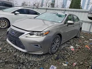 ✅ 2016 Lexus ES 300h • VIN: JTHBW1GGXG2119459 • Lot: 94130175. Wystawiony na Copart z przebiegiem 161 947 mil. Bezpłatny archiwum sprzedaży aukcyjnych z USA i szczegółowy raport historii pojazdu na DreamBid. Zdjęcie 1.