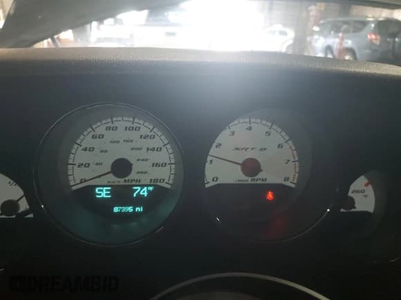 ✅ 2010 Dodge Challenger SRT-8 • VIN: 2B3CJ7DW5AH219133 • Lot: 67546894. Wystawiony na Copart z przebiegiem 87 395 mil. Bezpłatny archiwum sprzedaży aukcyjnych z USA i szczegółowy raport historii pojazdu na DreamBid. Zdjęcie 9.