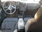 ✅ 2003 Chevrolet Blazer LS • VIN: 1GNDT13X93K118765 • Lot: 81631374. Wystawiony na Copart z przebiegiem 135 218 mil. Bezpłatny archiwum sprzedaży aukcyjnych z USA i szczegółowy raport historii pojazdu na DreamBid. Zdjęcie 8.