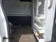 ✅ 2017 Ford Transit • VIN: 1FTYE1ZMXHKB53162 • Lot: 42413355. Wystawiony na IAAI z przebiegiem 146 599 mil. Bezpłatny archiwum sprzedaży aukcyjnych z USA i szczegółowy raport historii pojazdu na DreamBid. Zdjęcie 8.