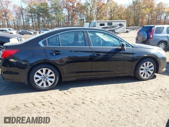 ✅ 2015 Subaru Legacy Premium • VIN: 4S3BNAC65F3003659 • Lot: 43568273. Wystawiony na IAAI z przebiegiem 238 572 mil. Bezpłatny archiwum sprzedaży aukcyjnych z USA i szczegółowy raport historii pojazdu na DreamBid. Zdjęcie 13.