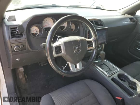 ✅ 2011 Dodge Challenger • VIN: 2B3CJ4DG8BH565587 • Lot: 46231725. Wystawiony na Copart z przebiegiem 155 670 mil. Bezpłatny archiwum sprzedaży aukcyjnych z USA i szczegółowy raport historii pojazdu na DreamBid. Zdjęcie 8.