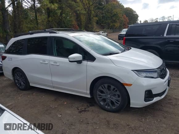 ✅ 2025 Honda Odyssey Touring • VIN: 5FNRL6H80SB006123 • Lot: 43533161. Listed on IAAI with 6,942 mi. Free auction sales archive from the USA and detailed vehicle history report at DreamBid. Image 13.