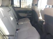 ✅ 2024 Land Rover Defender S • VIN: SALEJ7EX2R2286347 • Lot: 40679843. Wystawiony na IAAI z przebiegiem 7 669 mil. Bezpłatny archiwum sprzedaży aukcyjnych z USA i szczegółowy raport historii pojazdu na DreamBid. Zdjęcie 8.