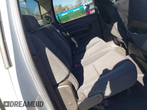 ✅ 2009 Chevrolet Silverado 1500 • VIN: 2GCEC23J391139098 • Lot: 41440718. Wystawiony na IAAI z przebiegiem 143 000 mil. Bezpłatny archiwum sprzedaży aukcyjnych z USA i szczegółowy raport historii pojazdu na DreamBid. Zdjęcie 7.