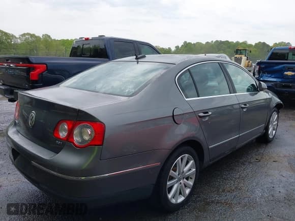 ✅ 2006 Volkswagen Passat 2.0T • VIN: WVWEK73C16P070458 • Lot: 42031577. Listed on IAAI with 84,171 mi. Free auction sales archive from the USA and detailed vehicle history report at DreamBid. Image 4.