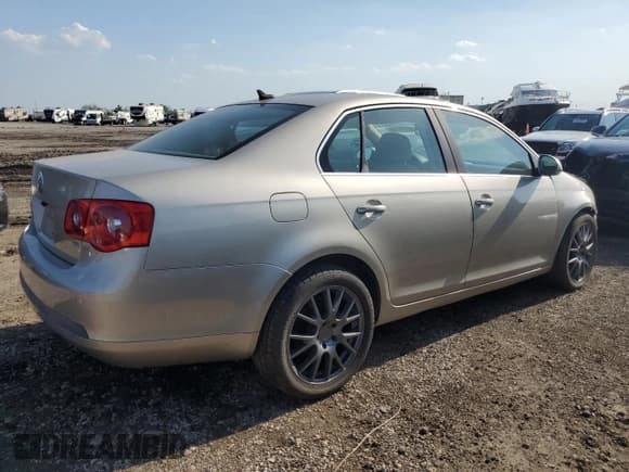 ✅ 2007 Volkswagen Jetta 2.5 • VIN: 3VWRF71K07M011261 • Lot: 50465785. Listed on Copart with 58,476 mi. Free auction sales archive from the USA and detailed vehicle history report at DreamBid. Image 3.