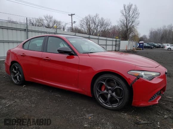 ✅ 2021 Alfa Romeo Giulia Ti • VIN: ZARFANBN4M7647744 • Lot: 51036045. Wystawiony na Copart z przebiegiem 83 974 mil. Bezpłatny archiwum sprzedaży aukcyjnych z USA i szczegółowy raport historii pojazdu na DreamBid. Zdjęcie 4.