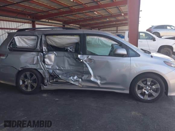 ✅ 2014 Toyota Sienna SE • VIN: 5TDXK3DC3ES495233 • Lot: 43173582. Wystawiony na IAAI z przebiegiem Nie podano. Bezpłatny archiwum sprzedaży aukcyjnych z USA i szczegółowy raport historii pojazdu na DreamBid. Zdjęcie 13.