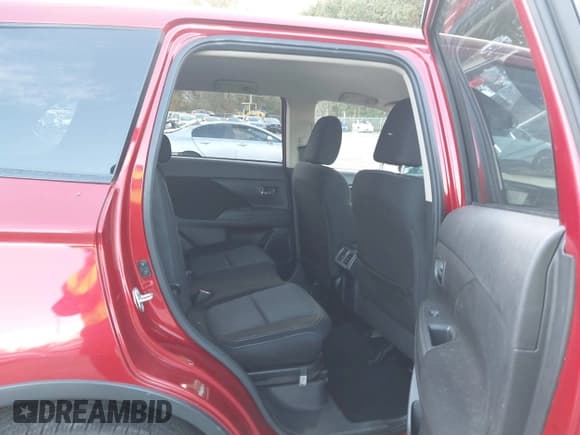 ✅ 2019 Mitsubishi Outlander ES • VIN: JA4AZ3A32KZ011711 • Lot: 43532455. Listed on IAAI with 106,043 mi. Free auction sales archive from the USA and detailed vehicle history report at DreamBid. Image 8.