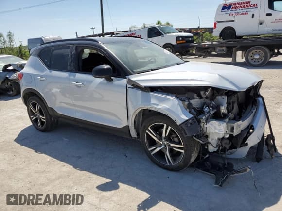 ✅ 2021 Volvo XC40 R-Design • VIN: YV4162UM5M2433137 • Lot: 56490635. Listed on Copart with 96,301 mi. Free auction sales archive from the USA and detailed vehicle history report at DreamBid. Image 4.
