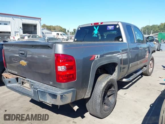 2009 Chevrolet Silverado 1500 LT z VIN 1GCEK29J79Z126226, wystawiony jako IAAI lot #43485064 z przebiegiem 249 687 mil mil oraz . Historia ofert i sprzedaży dostępna na DreamBid. Obrazek 4.