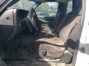 ✅ 2001 Chevrolet Silverado 2500HD • VIN: 1GCHC24181E332457 • Lot: 75826974. Wystawiony na Copart z przebiegiem Nie podano. Bezpłatny archiwum sprzedaży aukcyjnych z USA i szczegółowy raport historii pojazdu na DreamBid. Zdjęcie 7.