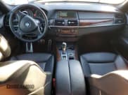 ✅ 2013 BMW X5 xDrive50i • VIN: 5UXZV8C5XDL899340 • Лот: 85399845. Опубликован ранее на Copart с пробегом 175 095 миль. Бесплатный доступ к архиву аукционных продаж из США и подробный отчёт об истории автомобиля на DreamBid. Изображение 8.