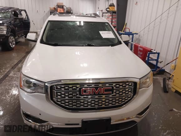 ✅ 2019 GMC Acadia Denali • VIN: 1GKKNXLS5KZ135655 • Lot: 42279983. Wystawiony na IAAI z przebiegiem 126 386 mil. Bezpłatny archiwum sprzedaży aukcyjnych z USA i szczegółowy raport historii pojazdu na DreamBid. Zdjęcie 12.
