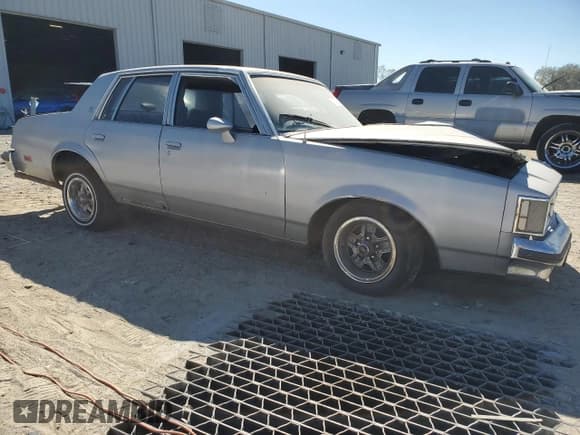 ✅ 1984 Oldsmobile Cutlass Supreme • VIN: 1G3AR69A7EM484256 • Lot: 49709405. Wystawiony na Copart z przebiegiem 437 399 mil. Bezpłatny archiwum sprzedaży aukcyjnych z USA i szczegółowy raport historii pojazdu na DreamBid. Zdjęcie 4.