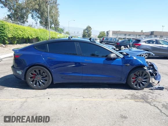 ✅ 2022 Tesla Model 3 Performance • VIN: 5YJ3E1EC2NF298258 • Lot: 42876311. Wystawiony na IAAI z przebiegiem 57 200 mil. Bezpłatny archiwum sprzedaży aukcyjnych z USA i szczegółowy raport historii pojazdu na DreamBid. Zdjęcie 13.