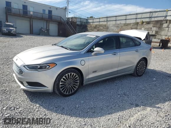 ✅ 2018 Ford Fusion SE • VIN: 3FA6P0PU1JR179736 • Лот: 84069735. Опубликован ранее на Copart с пробегом 165 167 миль. Бесплатный доступ к архиву аукционных продаж из США и подробный отчёт об истории автомобиля на DreamBid. Изображение 1.