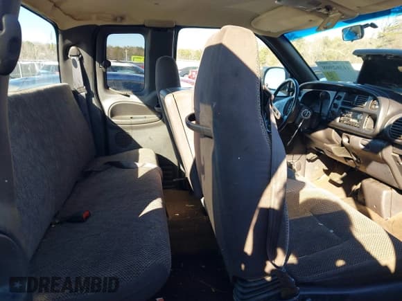 ✅ 2000 Dodge 1500 • VIN: 1B7HC13Y7YJ180942 • Lot: 41362908. Listed on IAAI with 398,452 mi. Free auction sales archive from the USA and detailed vehicle history report at DreamBid. Image 8.