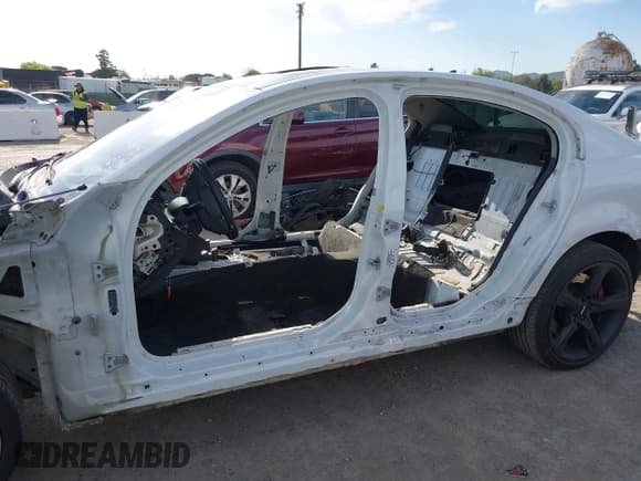 ✅ 2014 Chevrolet SS • VIN: 6G3F15RW6EL958354 • Lot: 42011918. Listed on IAAI with Not provided. Free auction sales archive from the USA and detailed vehicle history report at DreamBid. Image 15.