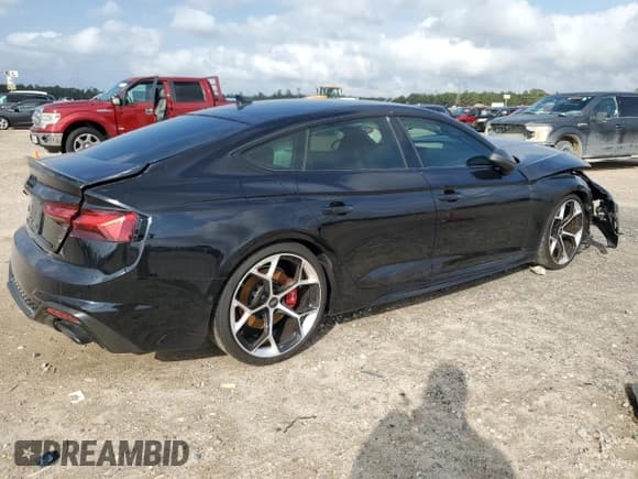 ✅ 2024 Audi RS 5 Sportback • VIN: WUAAWCF52RA900903 • Lot: 76949274. Wystawiony na Copart z przebiegiem 5 867 mil. Bezpłatny archiwum sprzedaży aukcyjnych z USA i szczegółowy raport historii pojazdu na DreamBid. Zdjęcie 3.