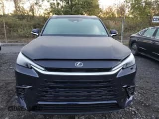 ✅ 2025 Lexus TX 350 Premium • VIN: 5TDAAAB66SS027972 • Lot: 87054815. Wystawiony na Copart z przebiegiem 8 720 mil. Bezpłatny archiwum sprzedaży aukcyjnych z USA i szczegółowy raport historii pojazdu na DreamBid. Zdjęcie 5.