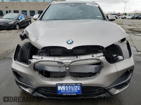 ✅ 2022 BMW X1 xDrive28i • VIN: WBXJG9C0XN5V03922 • Lot: 51248095. Wystawiony na Copart z przebiegiem 52 282 mil. Bezpłatny archiwum sprzedaży aukcyjnych z USA i szczegółowy raport historii pojazdu na DreamBid. Zdjęcie 5.