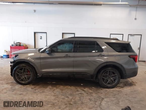 ✅ 2025 Ford Explorer ST • VIN: 1FMWK8GCXSGA03321 • Lot: 43095335. Listed on IAAI with 12,387 mi. Free auction sales archive from the USA and detailed vehicle history report at DreamBid. Image 14.