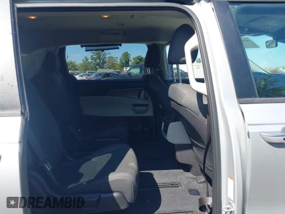 ✅ 2022 Kia Carnival LXS • VIN: KNDNB4H32N6122787 • Lot: 43179301. Wystawiony na IAAI z przebiegiem 44 883 mil. Bezpłatny archiwum sprzedaży aukcyjnych z USA i szczegółowy raport historii pojazdu na DreamBid. Zdjęcie 8.