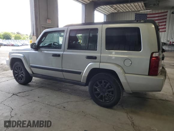 ✅ 2006 Jeep Commander • VIN: 1J8HG48K66C226006 • Lot: 70297795. Wystawiony na Copart z przebiegiem 212 837 mil. Bezpłatny archiwum sprzedaży aukcyjnych z USA i szczegółowy raport historii pojazdu na DreamBid. Zdjęcie 2.