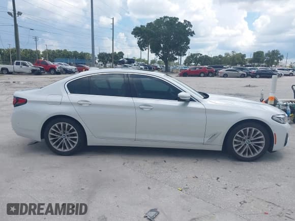 ✅ 2021 BMW 5 Series 530i • VIN: WBA53BH07MCF10086 • Lot: 43036291. Listed on IAAI with 26,592 mi. Free auction sales archive from the USA and detailed vehicle history report at DreamBid. Image 13.