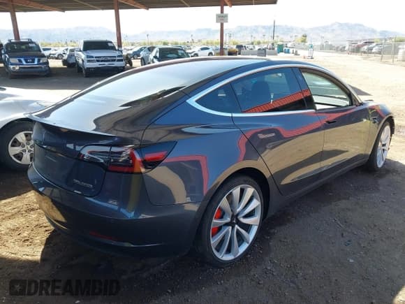 ✅ 2018 Tesla Model 3 Long Range Battery • VIN: 5YJ3E1EB6JF105837 • Lot: 41763460. Wystawiony na IAAI z przebiegiem 100 387 mil. Bezpłatny archiwum sprzedaży aukcyjnych z USA i szczegółowy raport historii pojazdu na DreamBid. Zdjęcie 4.