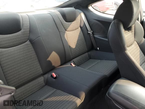 ✅ 2013 Hyundai Genesis Coupe 2.0T • VIN: KMHHT6KD2DU097533 • Lot: 59098145. Wystawiony na Copart z przebiegiem 102 592 mil. Bezpłatny archiwum sprzedaży aukcyjnych z USA i szczegółowy raport historii pojazdu na DreamBid. Zdjęcie 10.