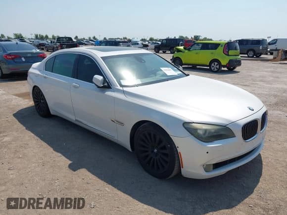 ✅ 2012 BMW 7 Series 750Li • VIN: WBAKB8C50CC964459 • Lot: 43021801. Wystawiony na IAAI z przebiegiem 82 938 mil. Bezpłatny archiwum sprzedaży aukcyjnych z USA i szczegółowy raport historii pojazdu na DreamBid. Zdjęcie 1.